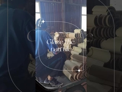 Die eiserne rote Glasur verwandelt sich nach hoher Temperatur in wunderschöne Farben.