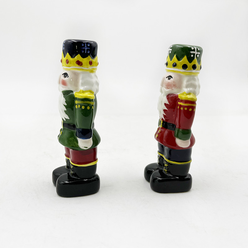 Weihnachtssalz und Pfeffer Set Neuheit Keramik Weihnachtsmann Shaker Topf für Küchendekorationen