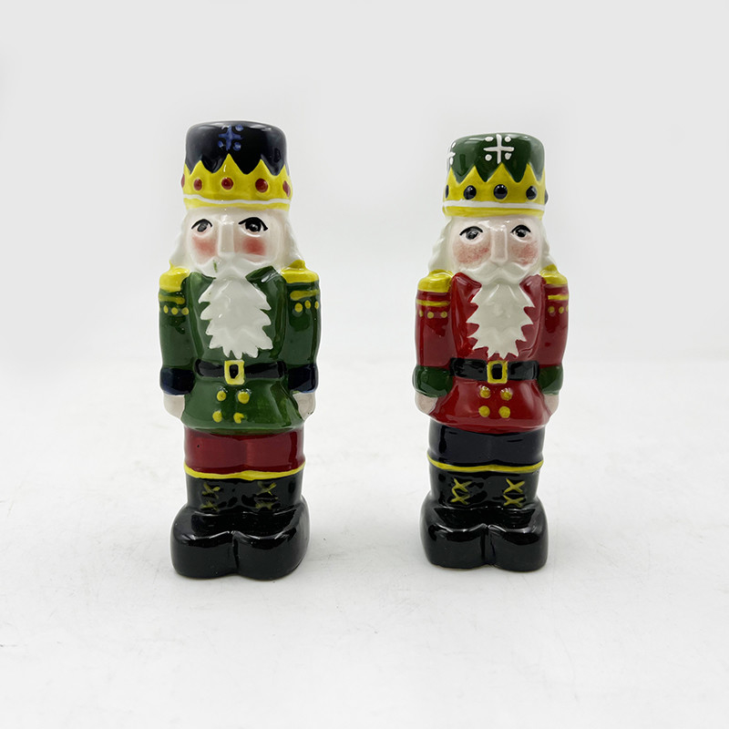 Weihnachtssalz und Pfeffer Set Neuheit Keramik Weihnachtsmann Shaker Topf für Küchendekorationen