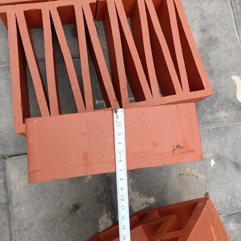 Terrakotta-Windblock Viele Farben M-Muster Außenwand-Sichtschutzblock Dekorativer Lüftungsziegel