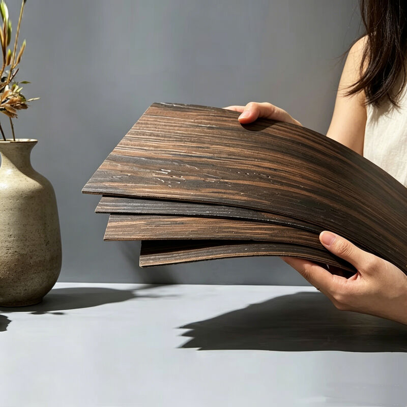Außerhalb keramischen ahmen Sie Holzoberfläche nach, die flexible Wand errichtendes dekoratives Material mit Ziegeln deckt