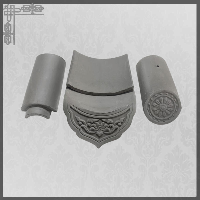 Traditionelles chinesisches graues Tonziegelsystem Set: geschwungene Firstziegel, flache Hohlziegel, Traufblech und Gratziegel für asiatische Architektur